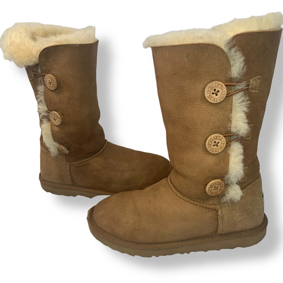 UGG Bailey Button Triplet II Genuine Shearling Boot Size 5 - Picture 1 of 9